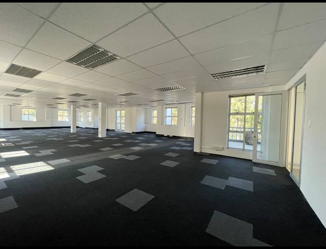 279M² OFFICE TO LET IN BRYANSTON